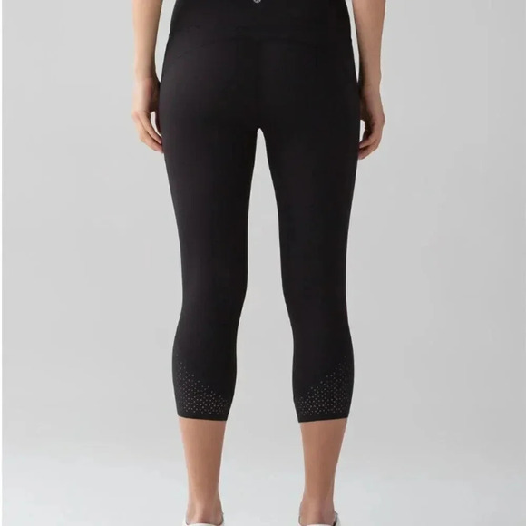 Lululemon Anew Cropped Leggings Crop Capris 21" Pants Laser Cut Black Size 6 - Picture 5 of 10
